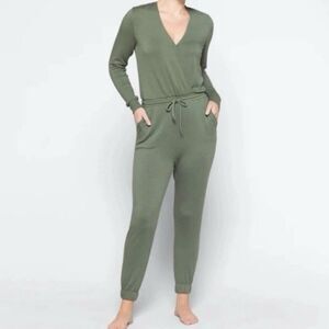 Beyond Yoga Overlapping Jumpsuit Green Size Medium